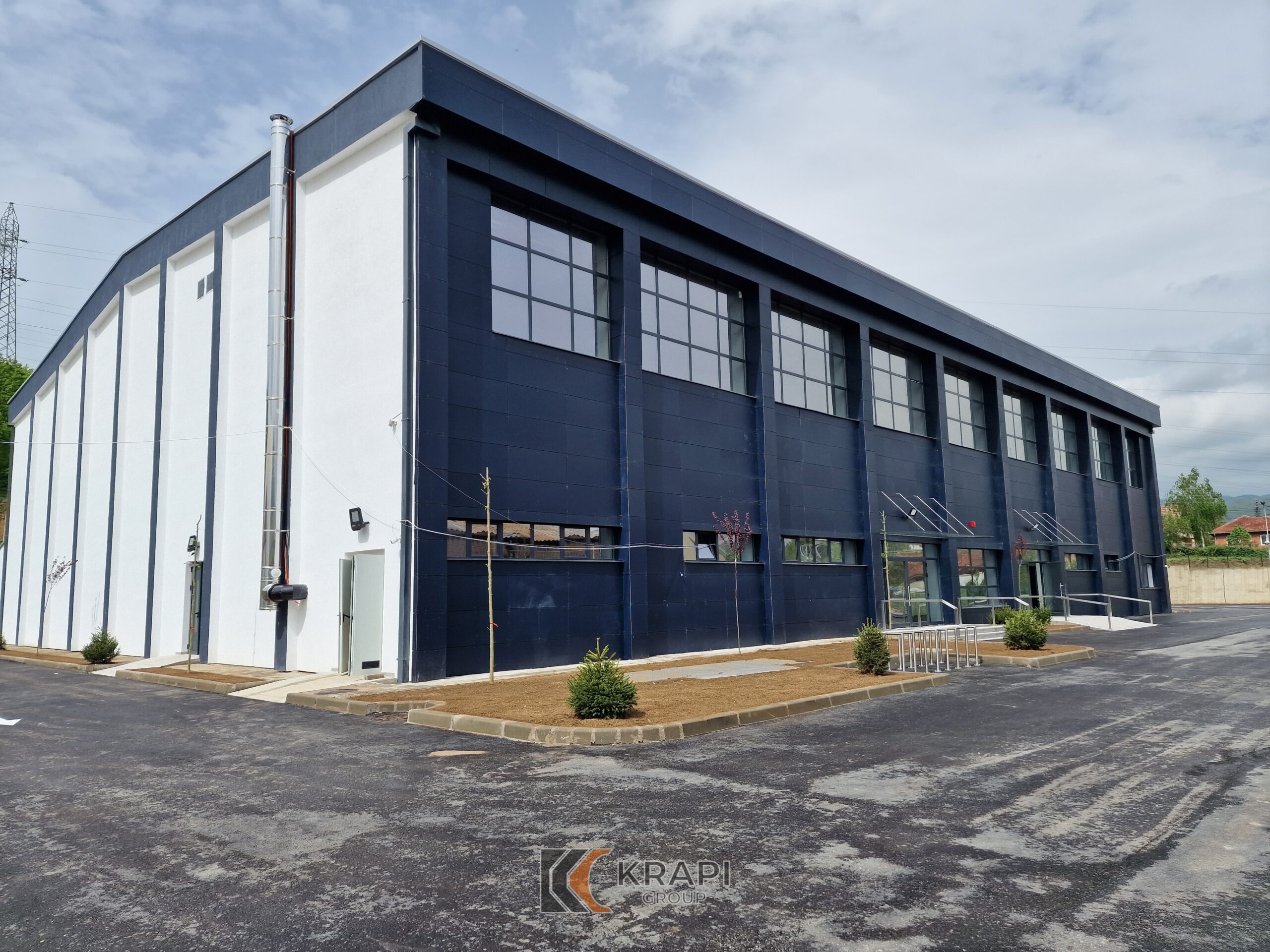 Pamje e jashtme e palestrës sportive të Zveçanit, 2,800 m²