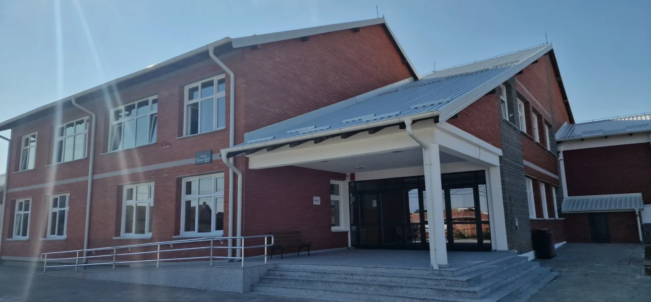 Fasada e jashtme e SHFMU Dëshmorët e Qëndresës, Gllarevë, Klinë
