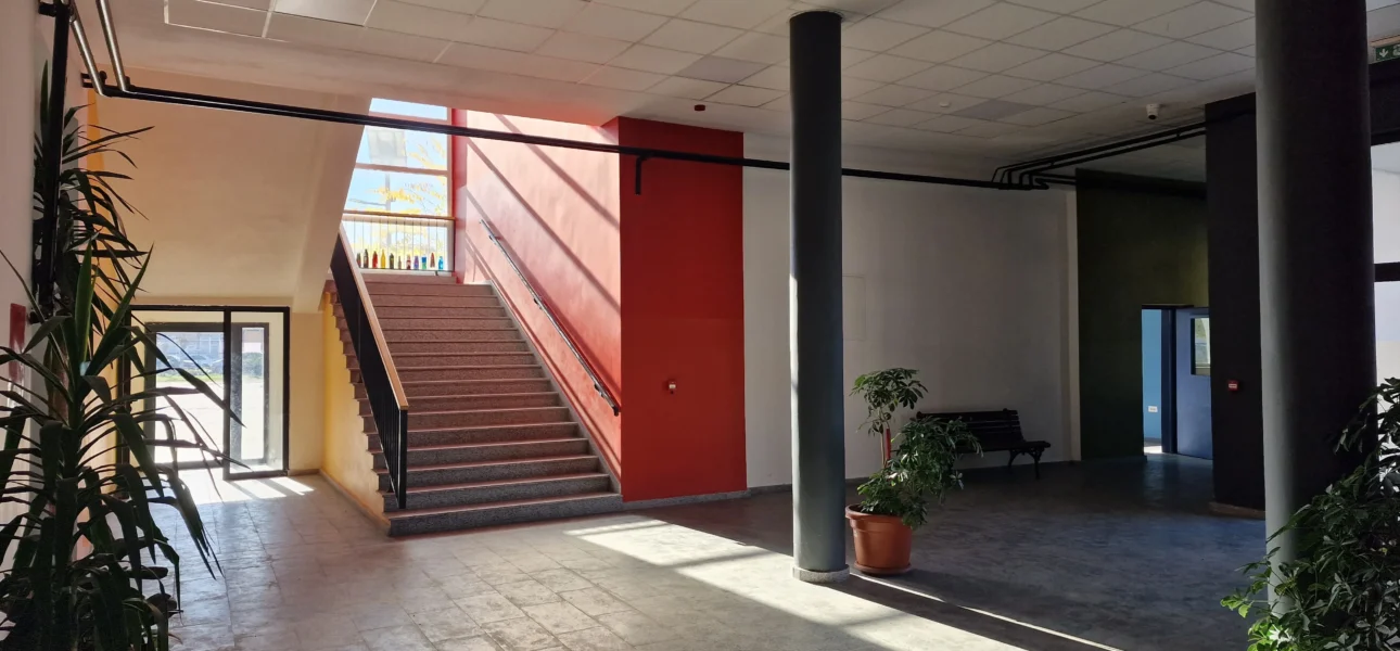 Fasada e jashtme e SHFMU Shaban Shala pas renovimit, Podujevë